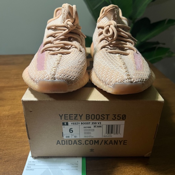 Yeezy 350 Clay size 6 like new - Picture 3 of 6